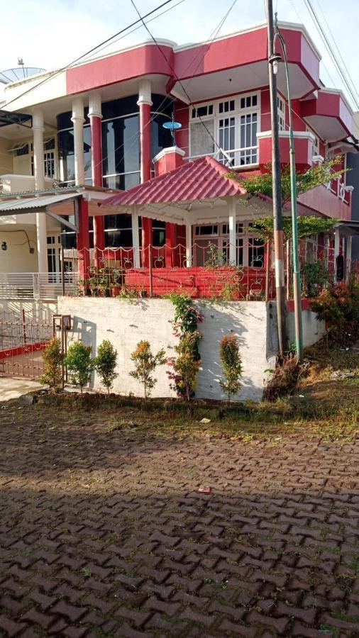 Villa Musti Green Apple Cipanas Sindanglaya Exterior foto